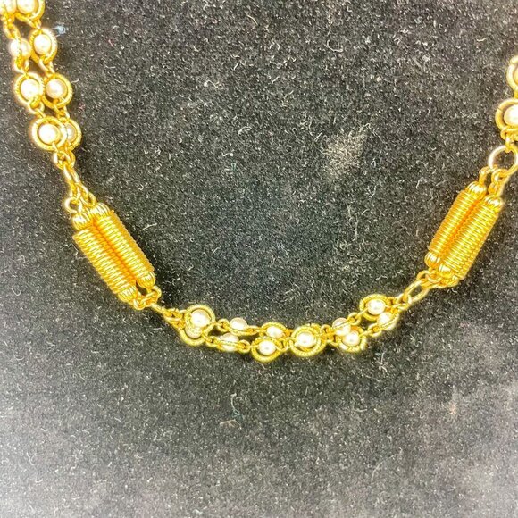 Vintage Gold-Tone Spring Coil Beads Faux Pearl Necklace With Floral Clasp Japan - Picture 2 of 6